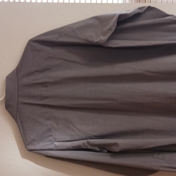 2 very nice button up dress shirts both size large 16 and 16.5 - Picture 10 of 10